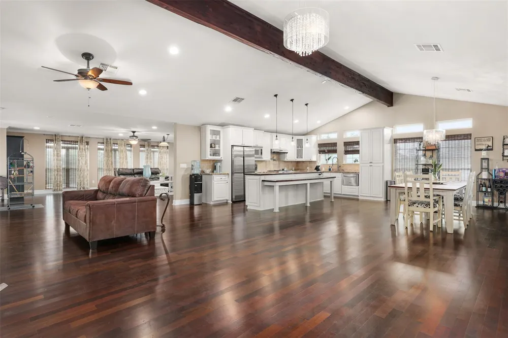 1003 S Country Club Drive La Porte, TX 77571