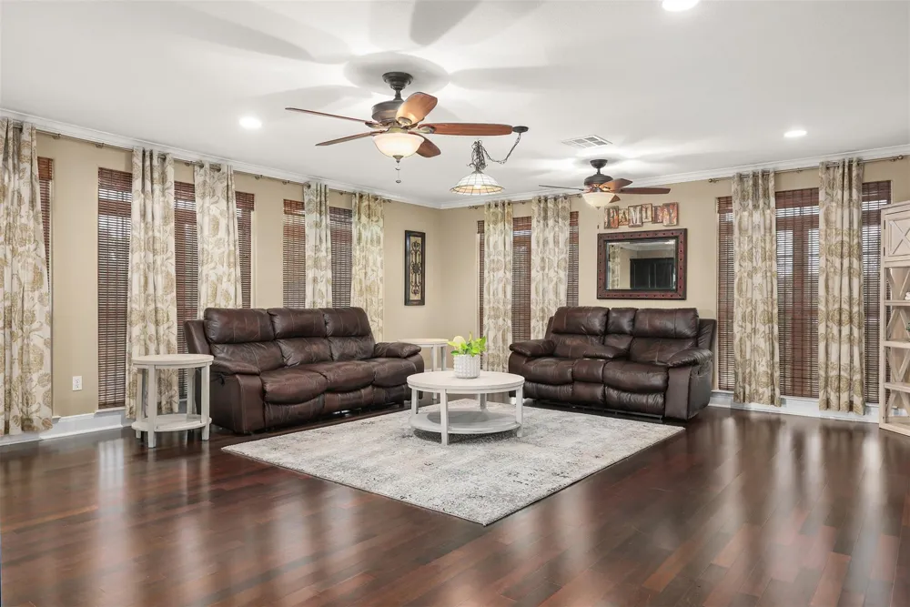 1003 S Country Club Drive La Porte, TX 77571