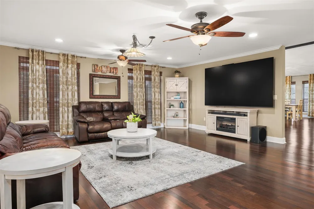 1003 S Country Club Drive La Porte, TX 77571