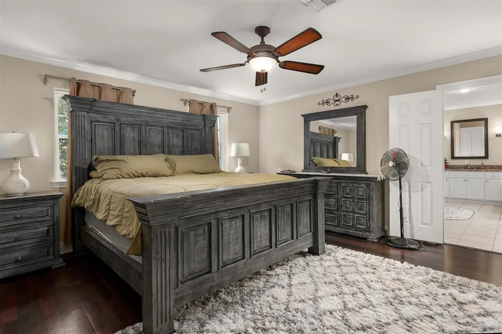 1003 S Country Club Drive La Porte, TX 77571