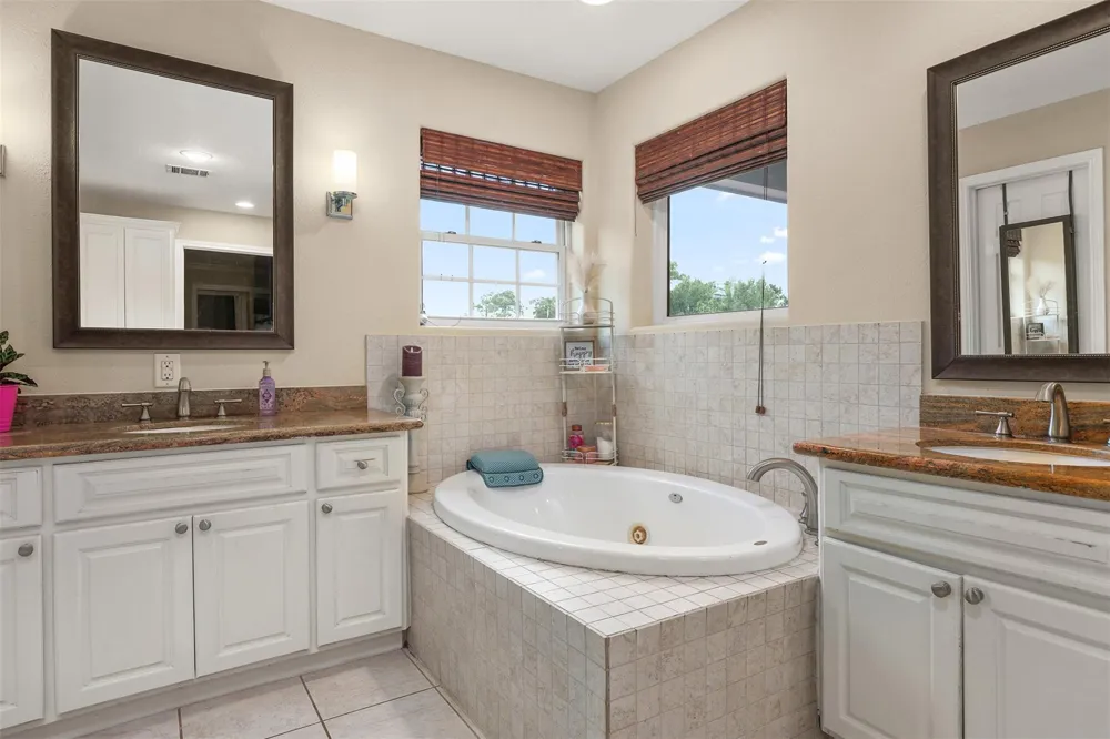 1003 S Country Club Drive La Porte, TX 77571
