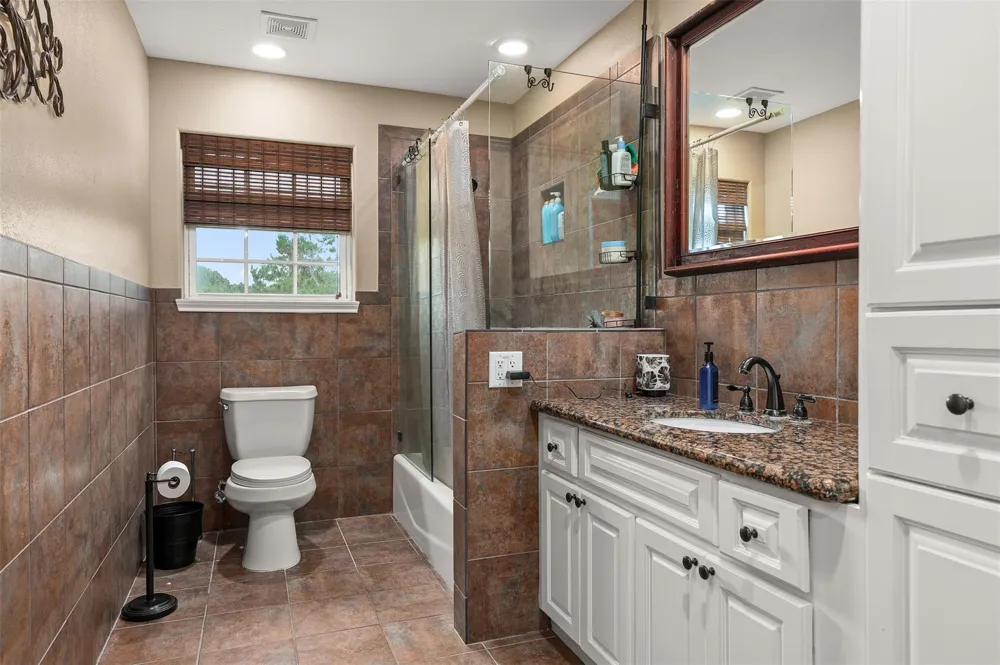 1003 S Country Club Drive La Porte, TX 77571