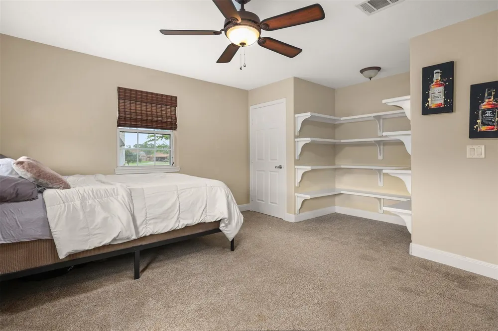 1003 S Country Club Drive La Porte, TX 77571