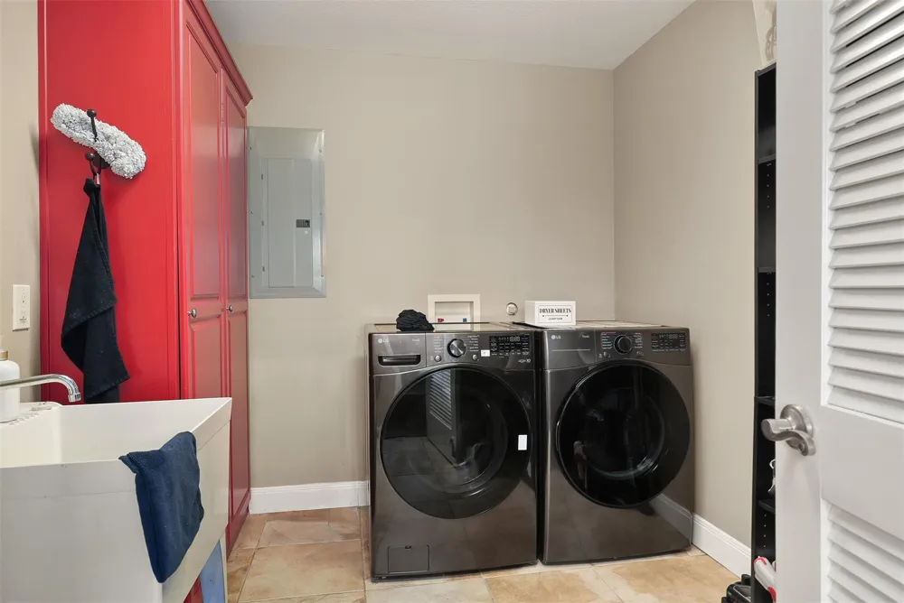 1003 S Country Club Drive La Porte, TX 77571