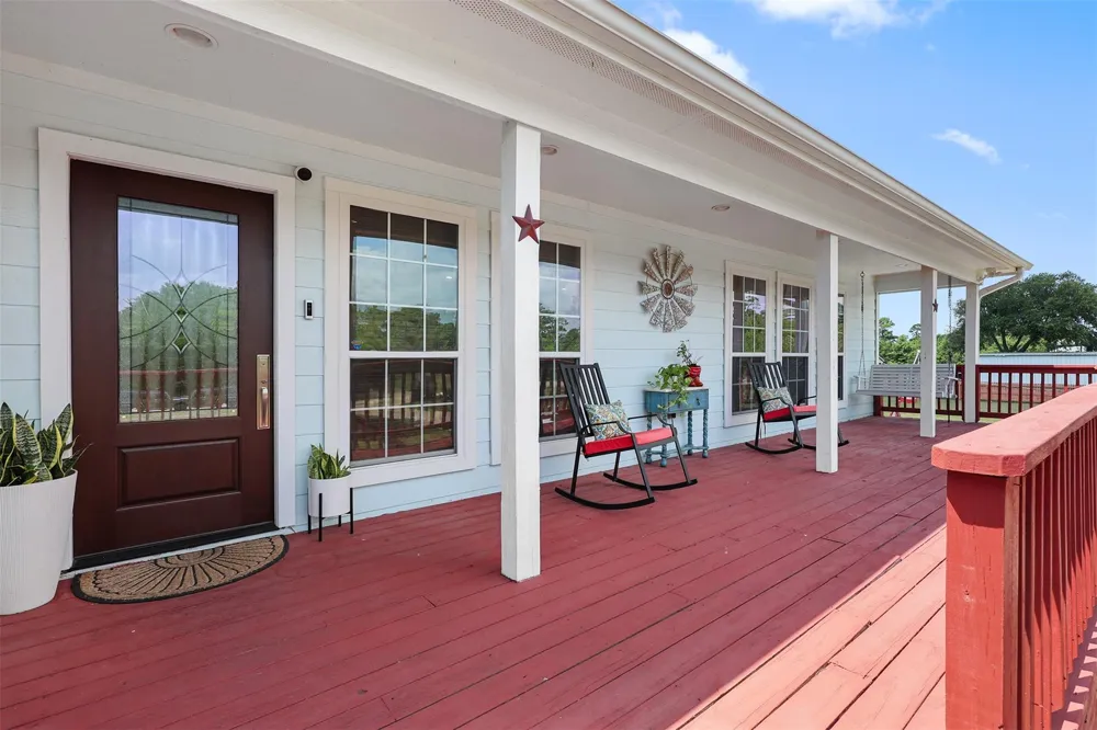 1003 S Country Club Drive La Porte, TX 77571
