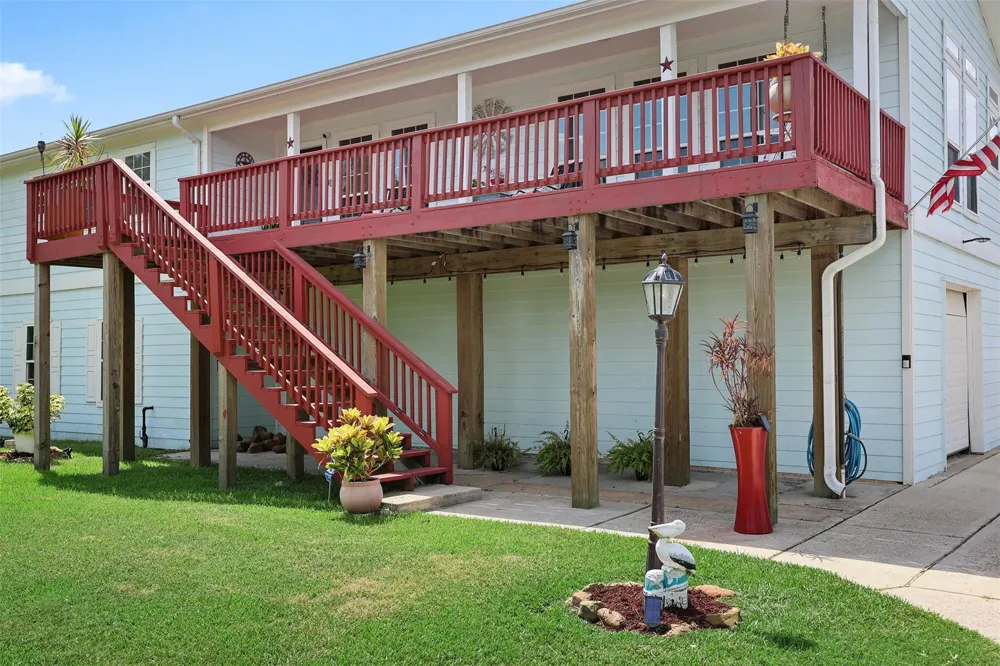 1003 S Country Club Drive La Porte, TX 77571