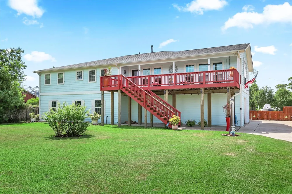 1003 S Country Club Drive La Porte, TX 77571