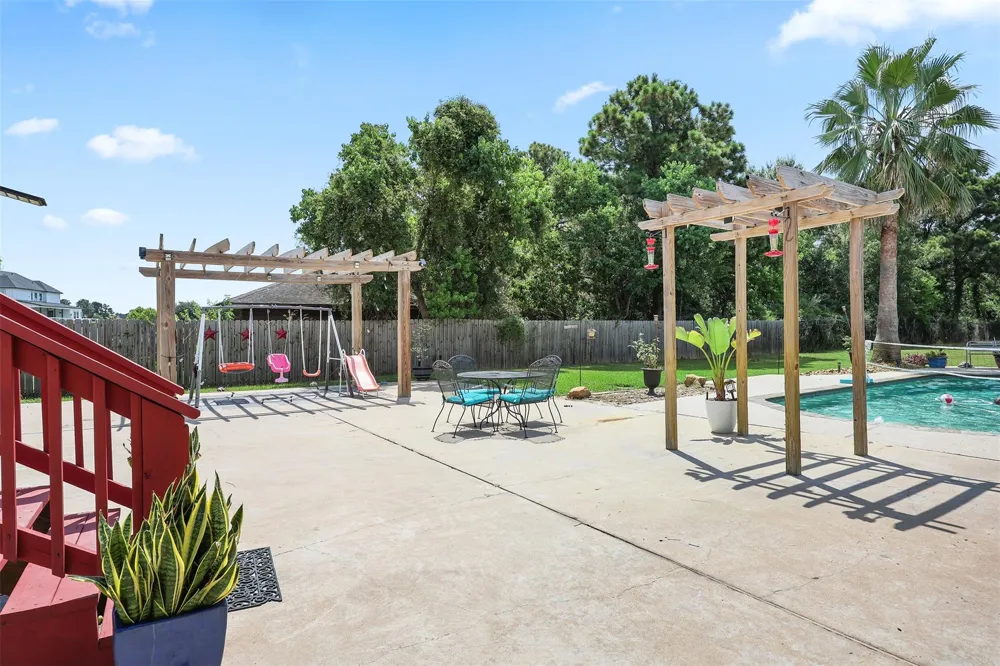 1003 S Country Club Drive La Porte, TX 77571