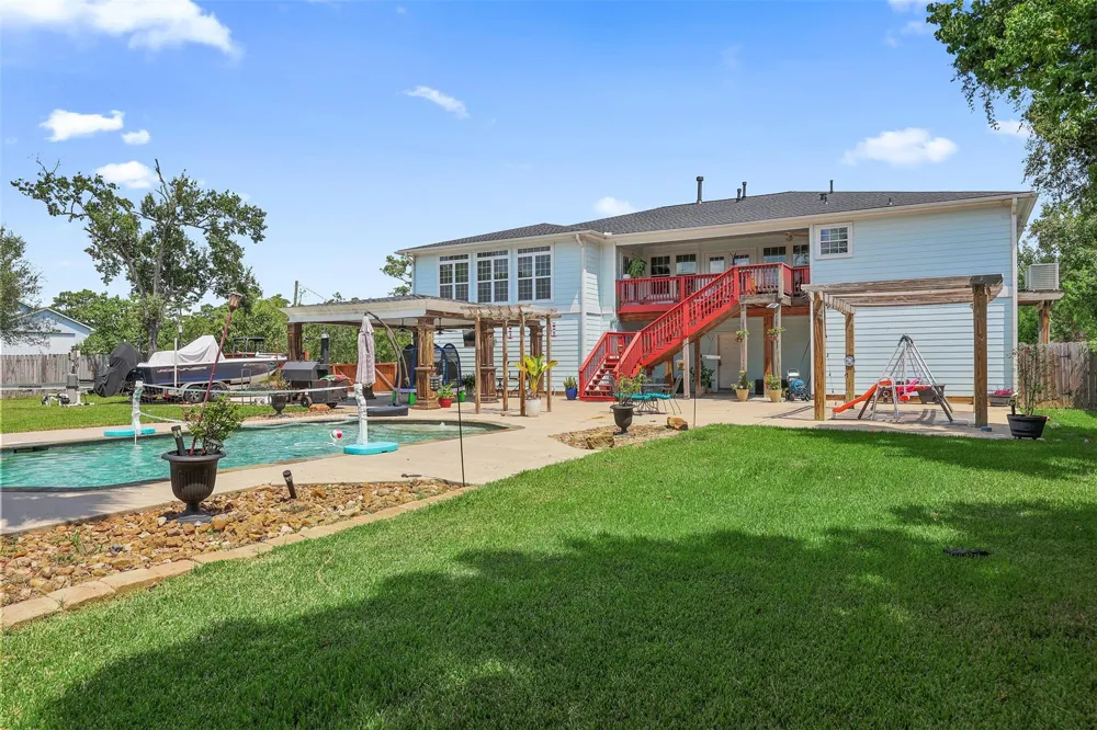 1003 S Country Club Drive La Porte, TX 77571