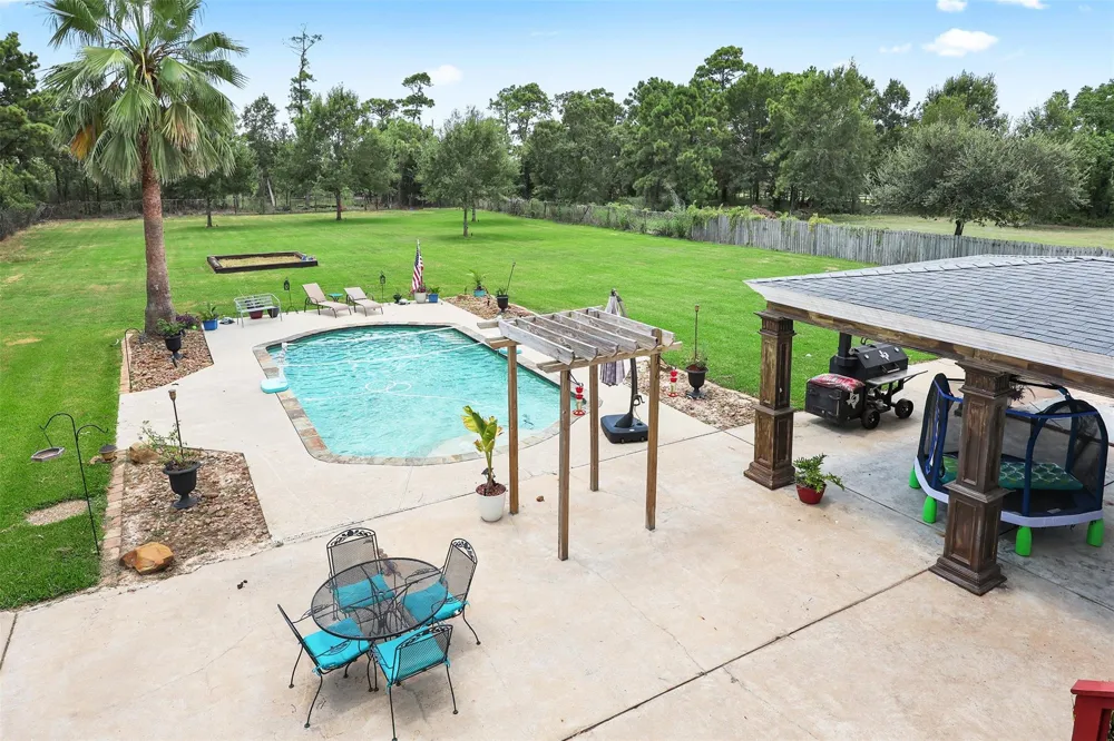 1003 S Country Club Drive La Porte, TX 77571
