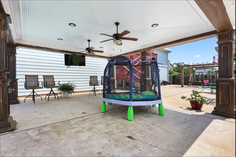 1003 S Country Club Drive La Porte, TX 77571