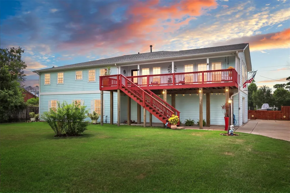 1003 S Country Club Drive La Porte, TX 77571