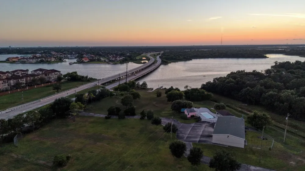 2904 Red Bluff Road Seabrook, TX 77586