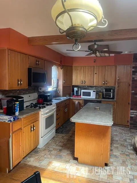 84 E Laurel Street E Port Reading, NJ 07064