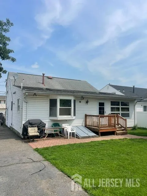84 E Laurel Street E Port Reading, NJ 07064