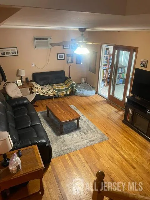 84 E Laurel Street E Port Reading, NJ 07064