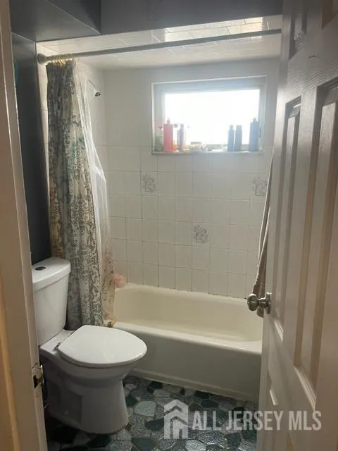 84 E Laurel Street E Port Reading, NJ 07064