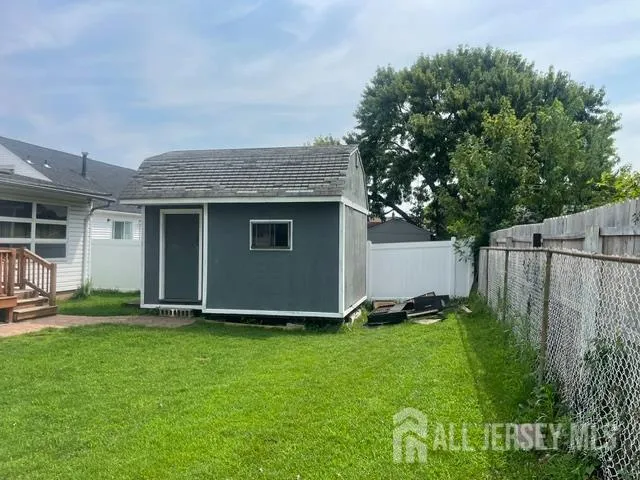 84 E Laurel Street E Port Reading, NJ 07064