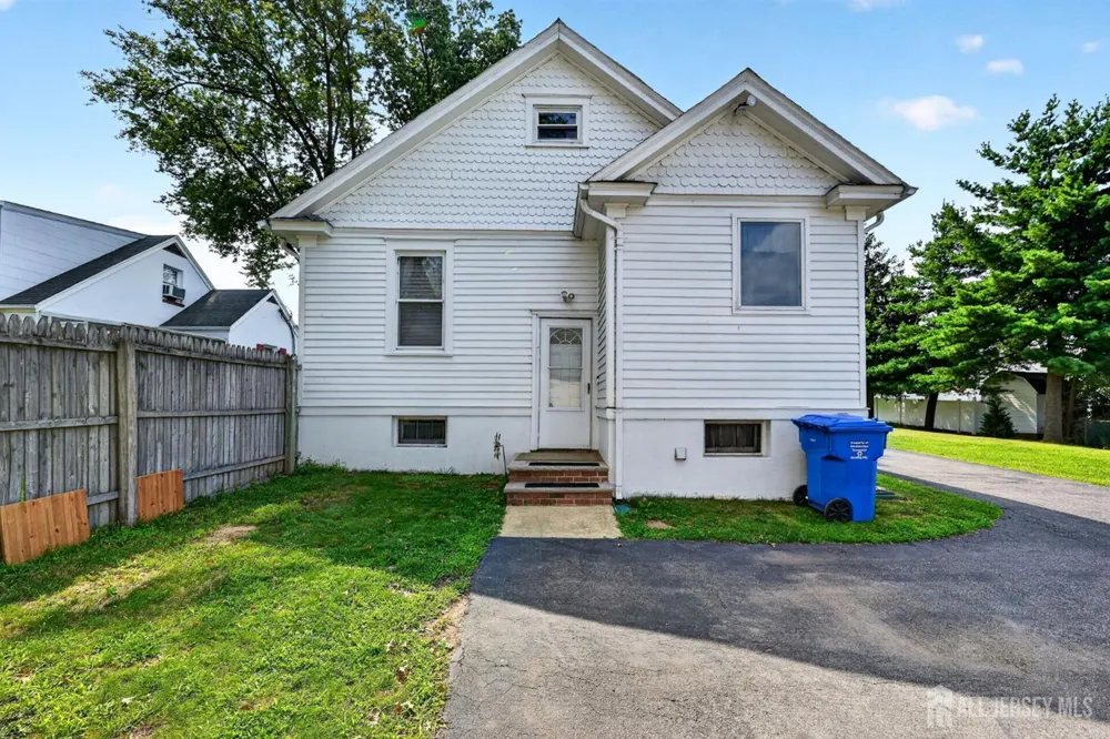 886 Main Street Fords, NJ 08863