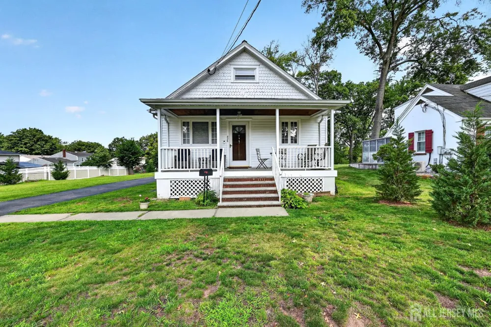 886 Main Street Fords, NJ 08863