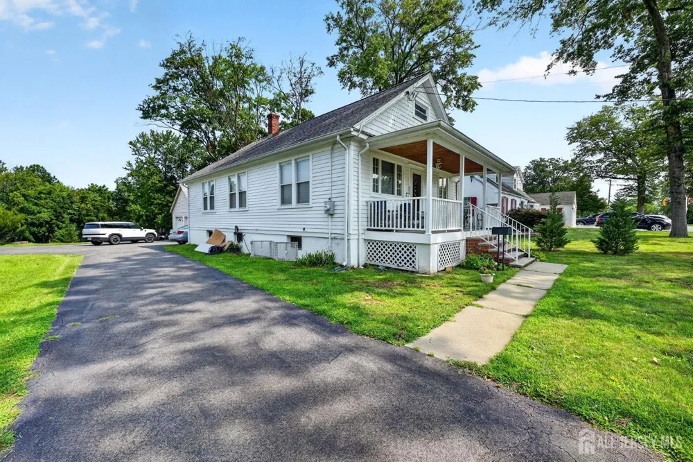886 Main Street Fords, NJ 08863