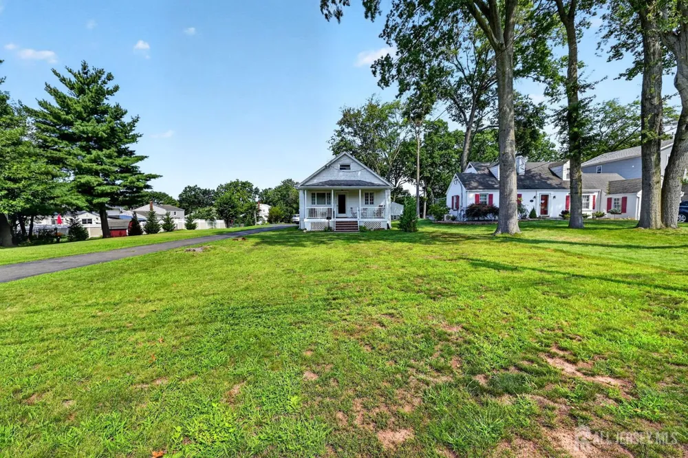 886 Main Street Fords, NJ 08863