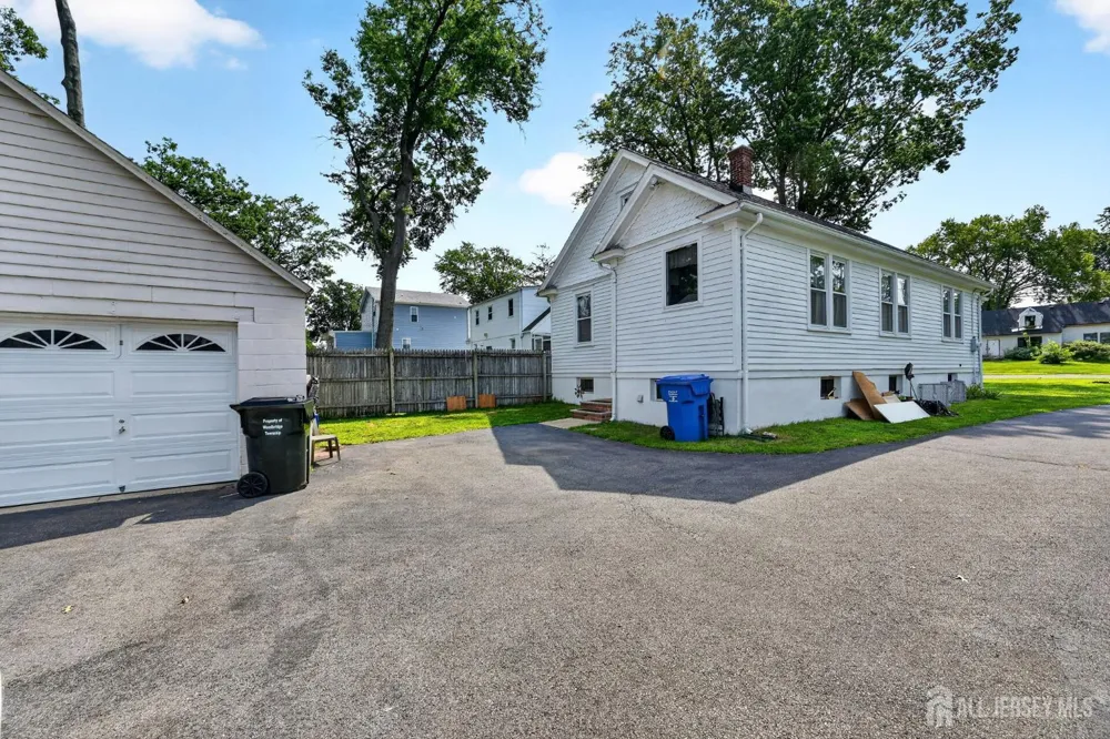 886 Main Street Fords, NJ 08863