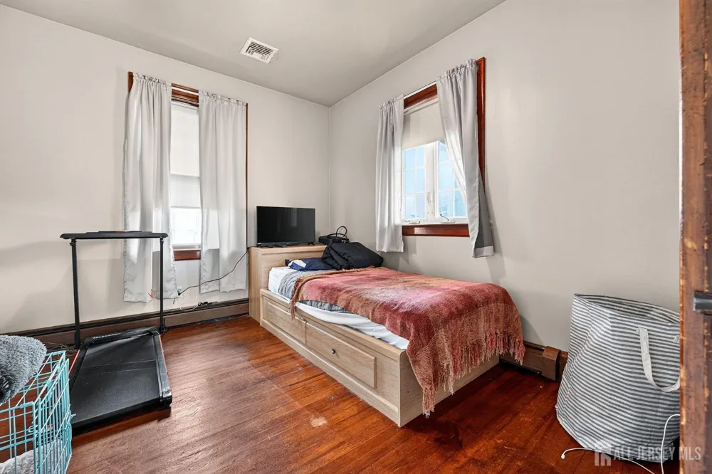 886 Main Street Fords, NJ 08863