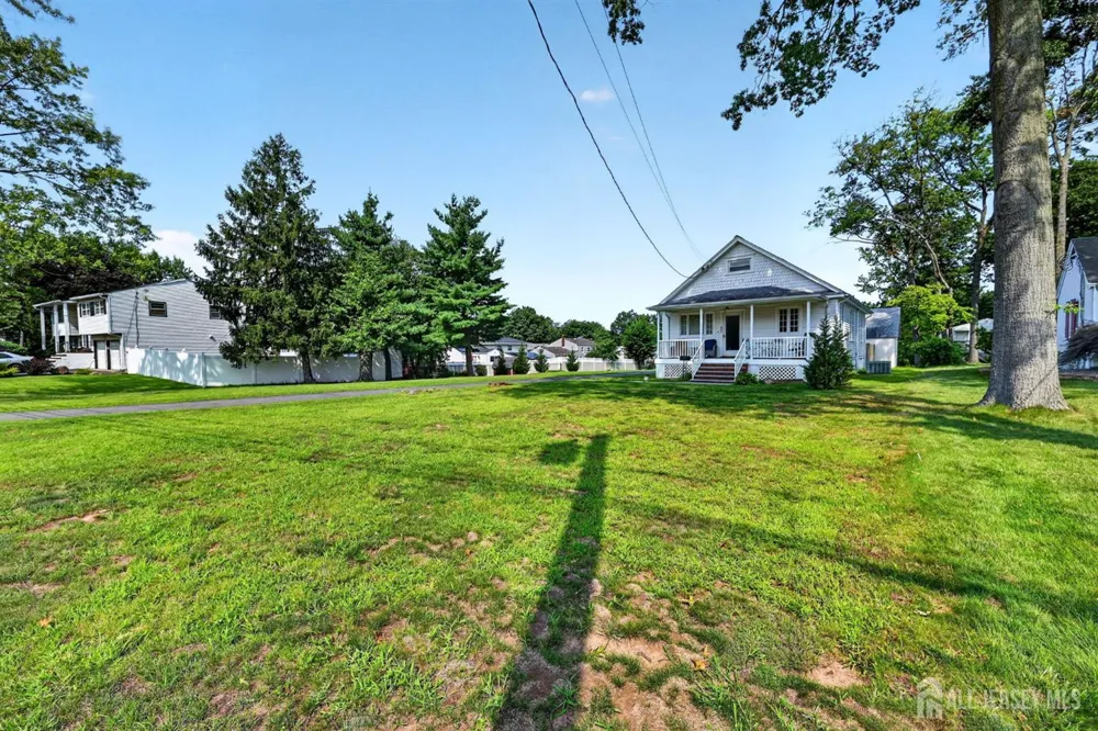 886 Main Street Fords, NJ 08863