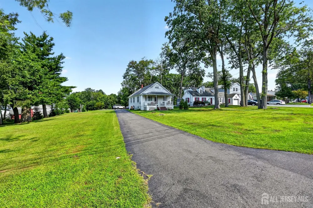 886 Main Street Fords, NJ 08863