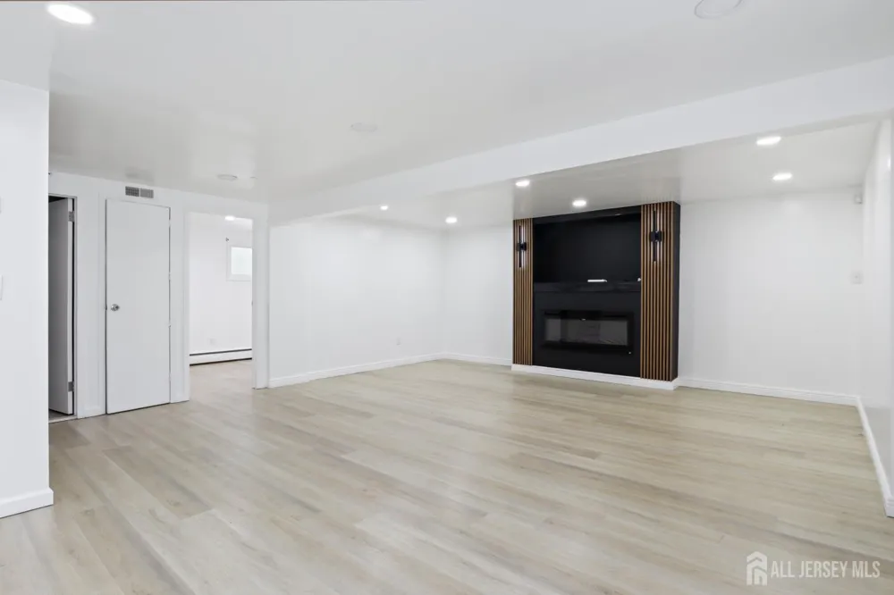 96 Tracy Drive Fords, NJ 08863