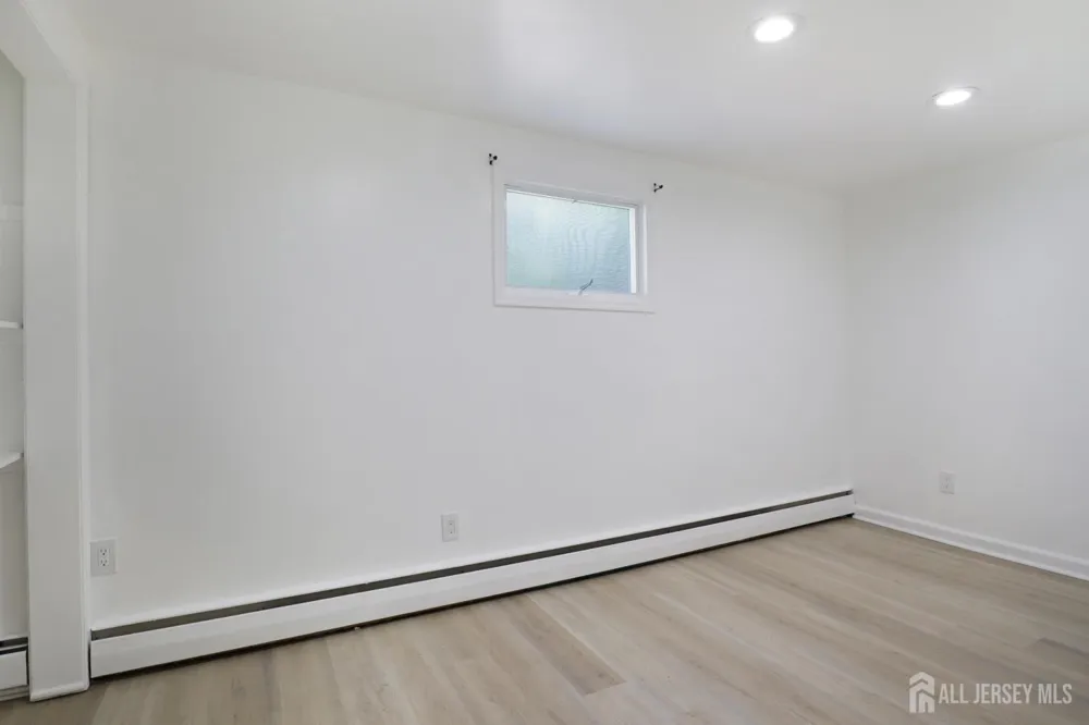 96 Tracy Drive Fords, NJ 08863