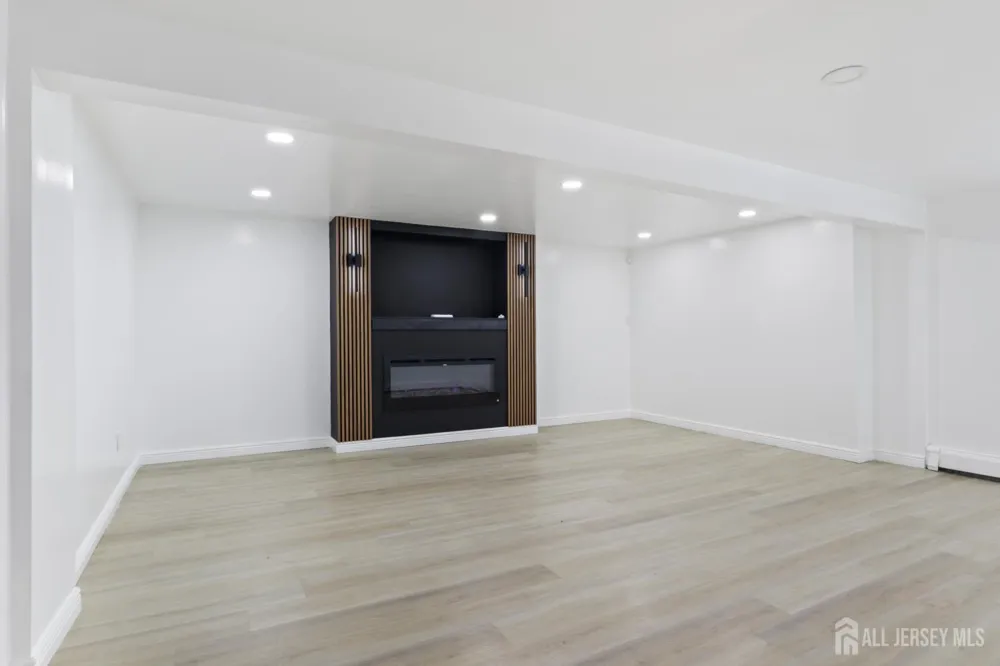 96 Tracy Drive Fords, NJ 08863