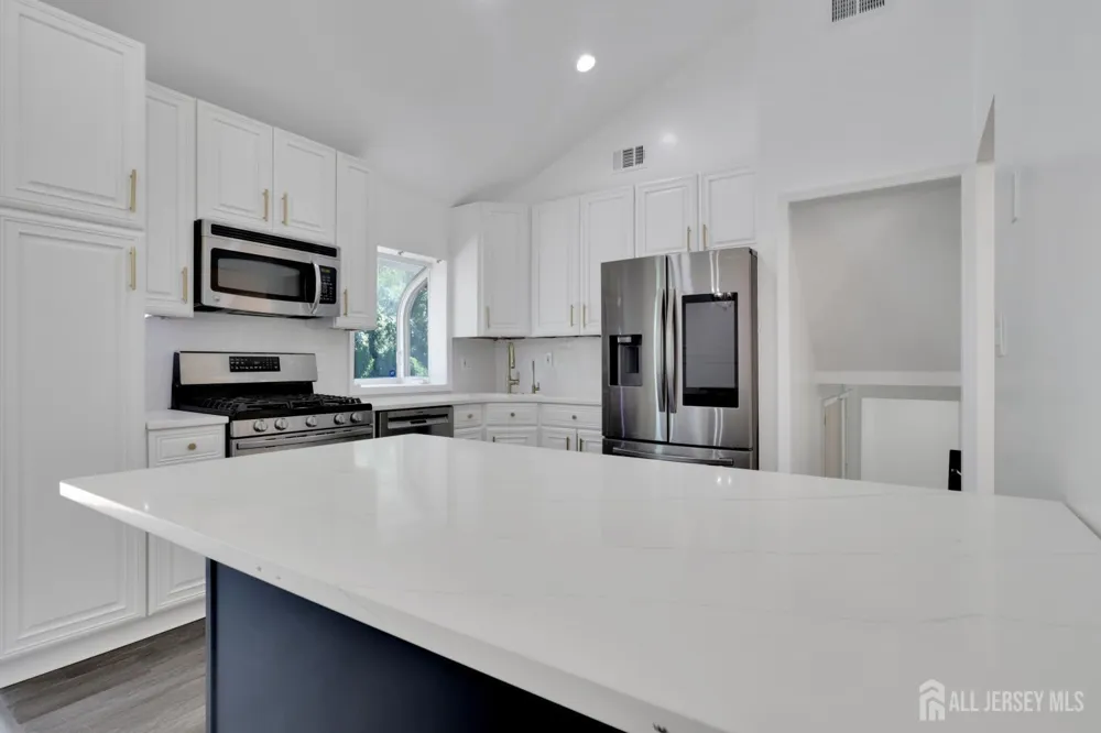 96 Tracy Drive Fords, NJ 08863