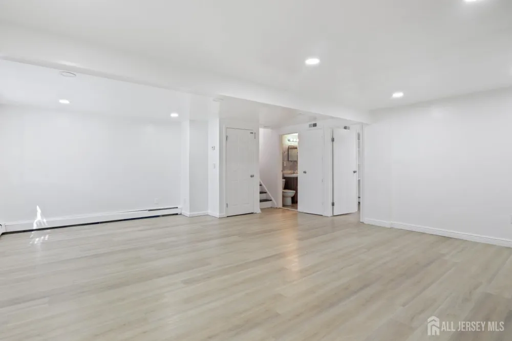 96 Tracy Drive Fords, NJ 08863