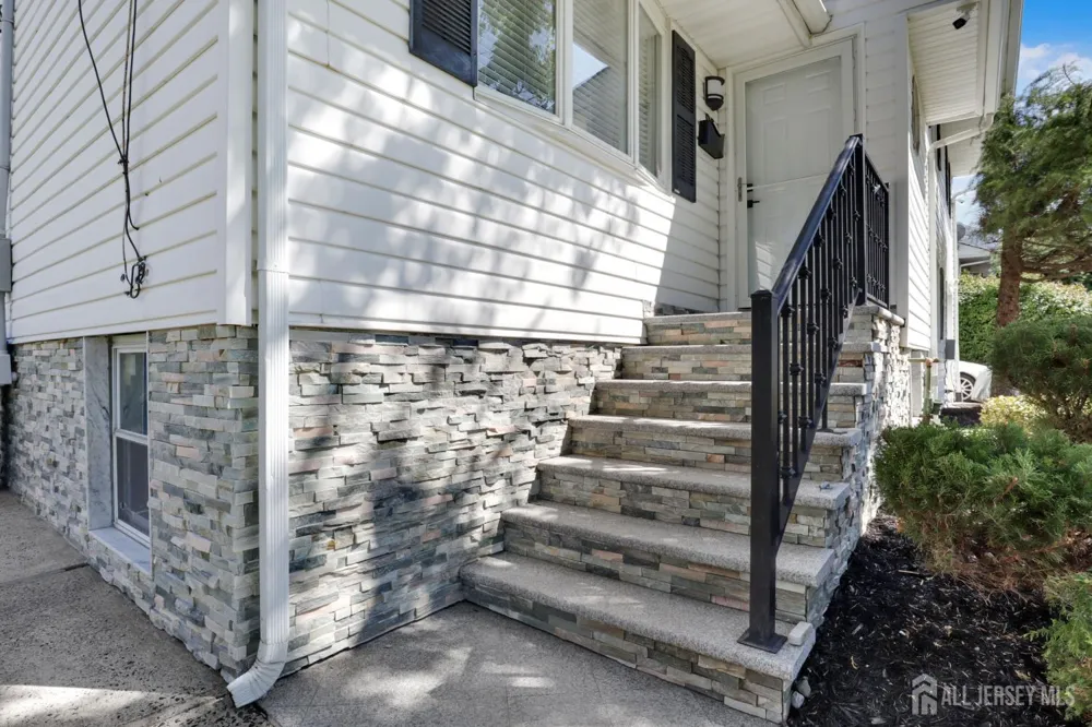 96 Tracy Drive Fords, NJ 08863