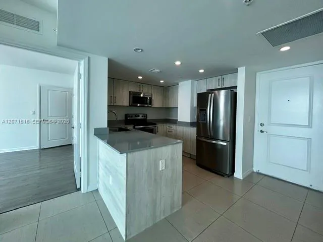7525 E Treasure Dr #505 North Bay Village, FL 33141