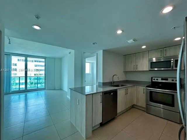 7525 E Treasure Dr #505 North Bay Village, FL 33141