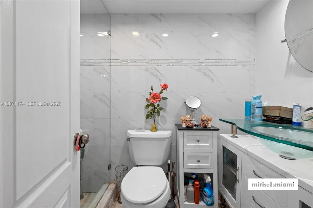 301 174th St #1901 Sunny Isles Beach, FL 33160