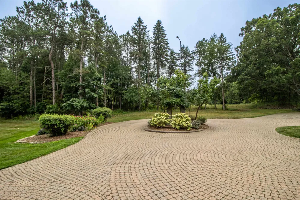 13138 White Lake Road Tyrone Township, MI 48430