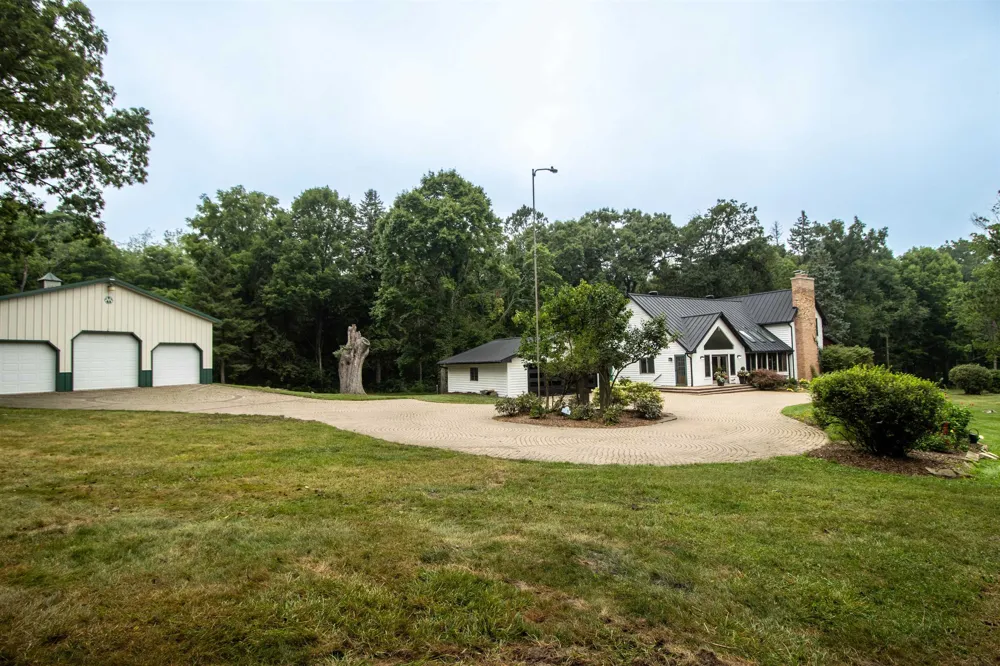 13138 White Lake Road Tyrone Township, MI 48430