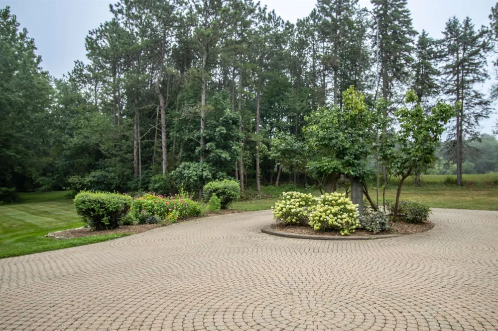 13138 White Lake Road Tyrone Township, MI 48430