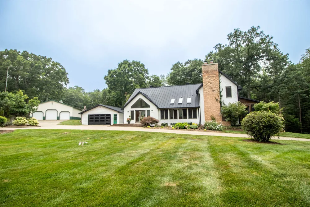 13138 White Lake Road Tyrone Township, MI 48430