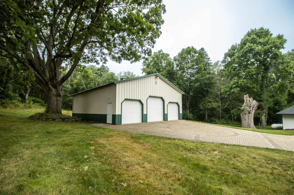 13138 White Lake Road Tyrone Township, MI 48430