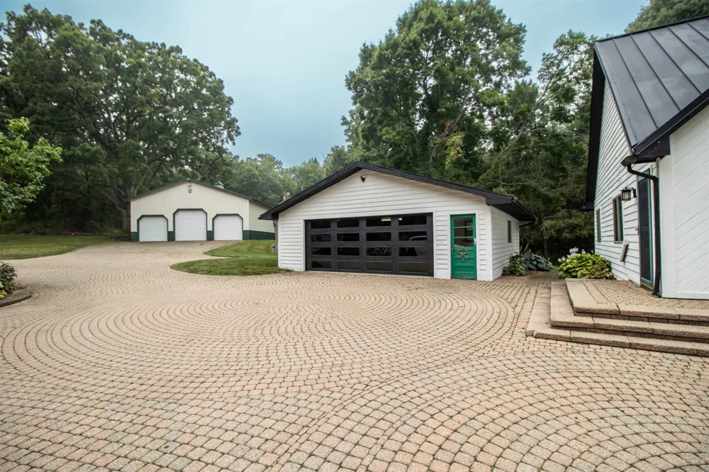 13138 White Lake Road Tyrone Township, MI 48430