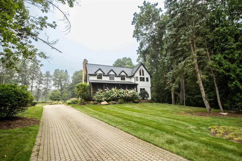 13138 White Lake Road Tyrone Township, MI 48430