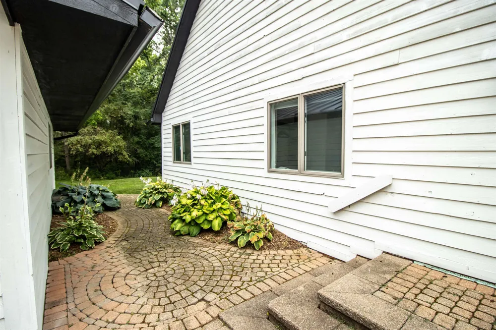 13138 White Lake Road Tyrone Township, MI 48430