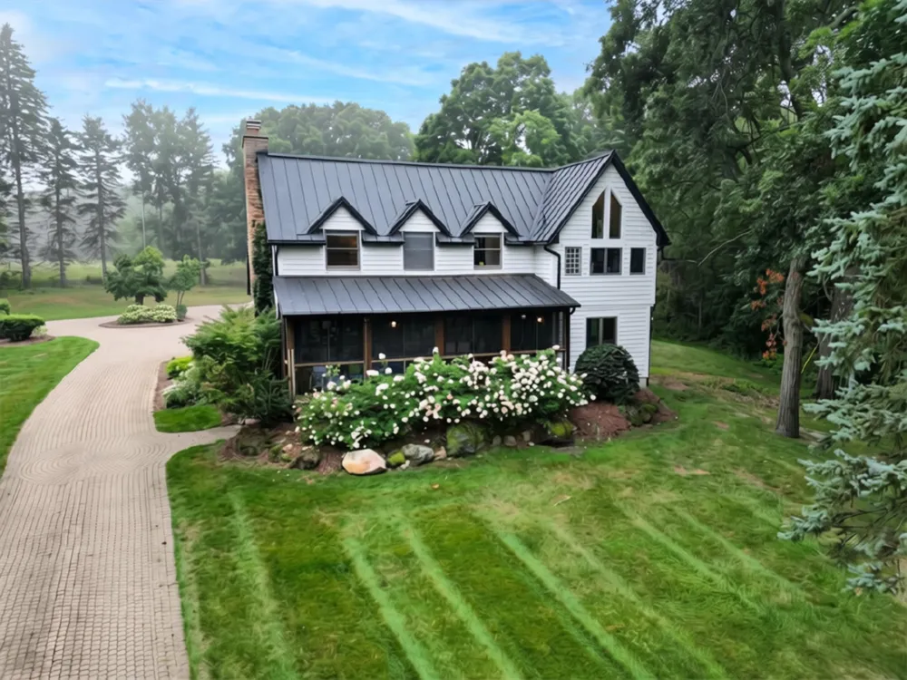 13138 White Lake Road Tyrone Township, MI 48430