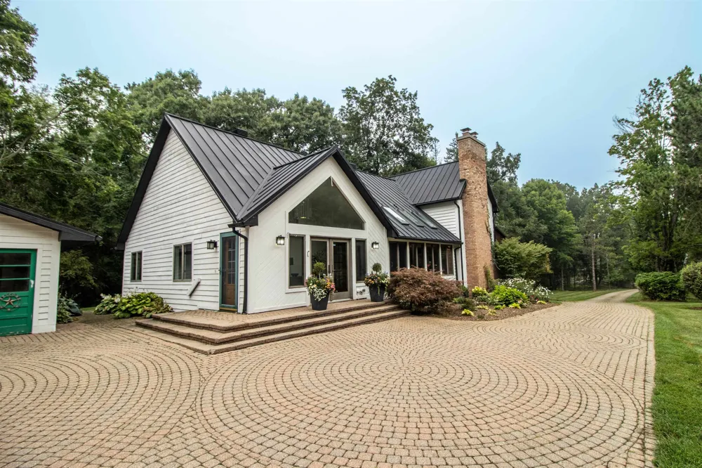 13138 White Lake Road Tyrone Township, MI 48430