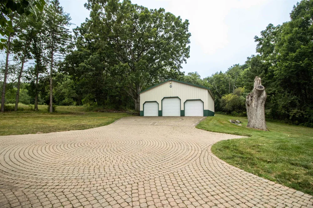 13138 White Lake Road Tyrone Township, MI 48430